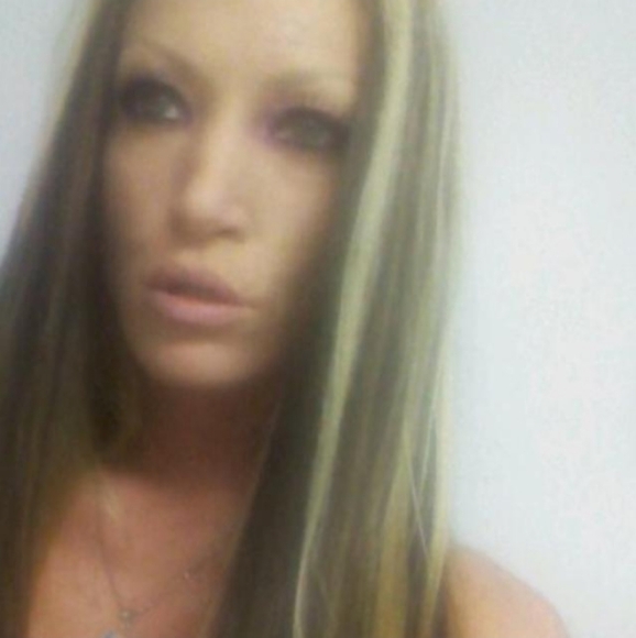 Meet your Posher, Amanda - Picture 2 of 5